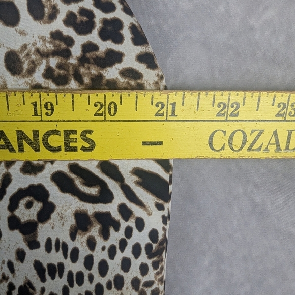 Chico's Size 1 (US Size 8-10) Leopard Print Button Down Blouse Soft Polyester - Picture 10 of 10